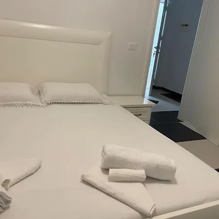 Near Beach, With Garden 度假居