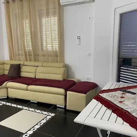 Near Beach, With Garden 度假居 *