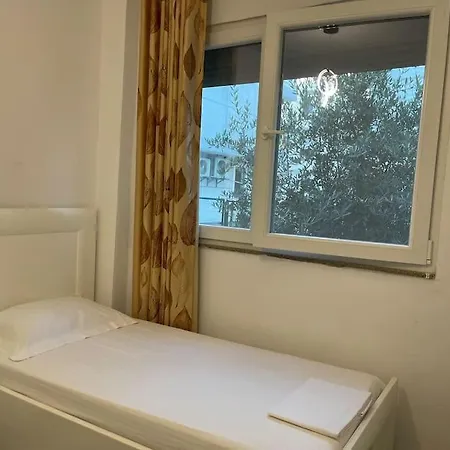 Near Beach, With Garden 度假居 *