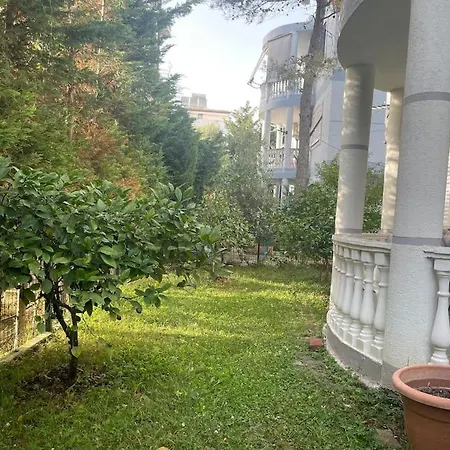 Near Beach, With Garden بيت للعطل غوليم