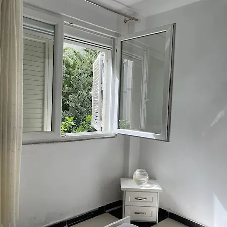 Near Beach, With Garden Сasa de vacaciones