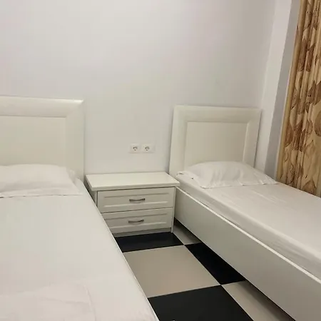 Near Beach, With Garden Сasa de vacaciones