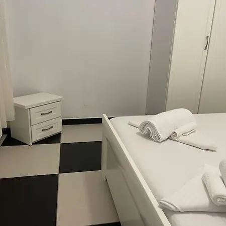 Near Beach, With Garden Сasa de vacaciones