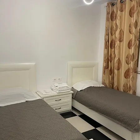 Tatil Evi Near Beach, With Garden Golem (Tirana)