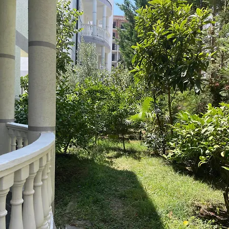 Near Beach, With Garden Feriehus