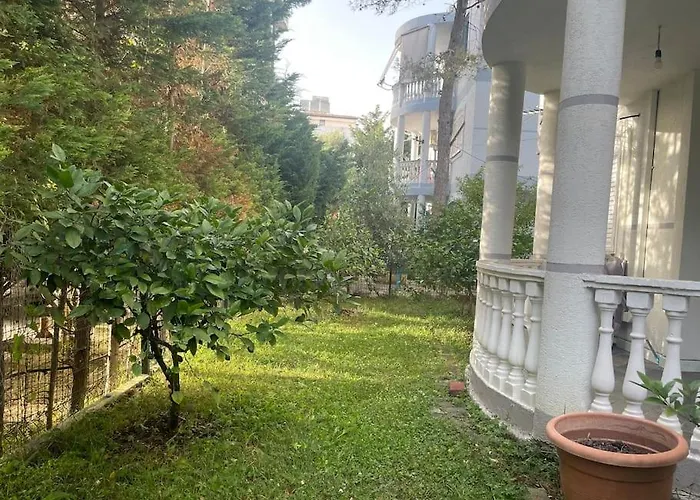 Near Beach, With Garden Vakantiehuis Golem (Tirana)