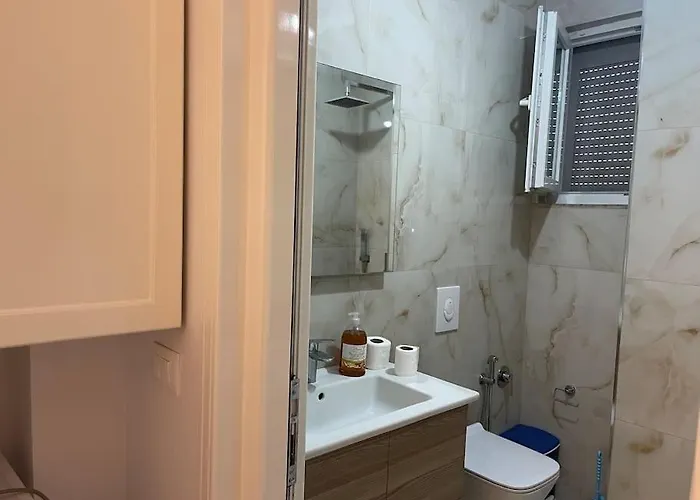 Near Beach, With Garden Vakantiehuis Golem (Tirana)