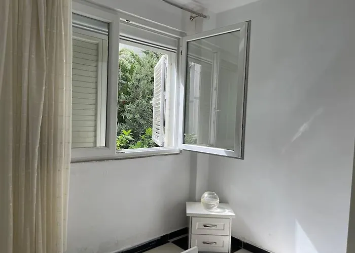 Near Beach, With Garden Prázdninový dům