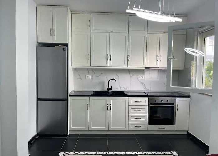 Near Beach, With Garden Prázdninový dům Golem (Tirana)